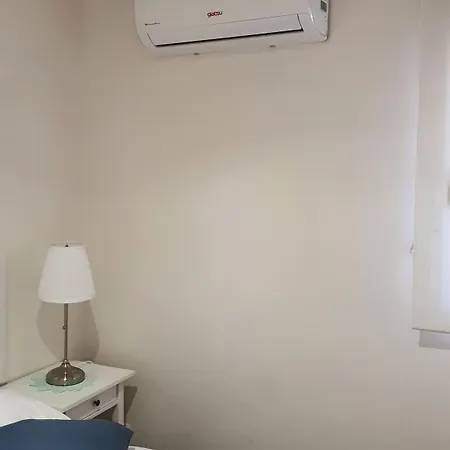 招待所 Bedroom With Private Bathroom In The Center, Next To The Subway *