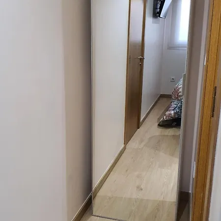 Bedroom With Private Bathroom In The Center, Next To The Subway 招待所 *