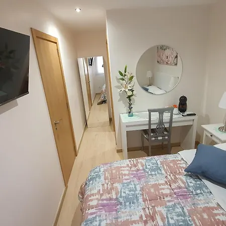 招待所 Bedroom With Private Bathroom In The Center, Next To The Subway